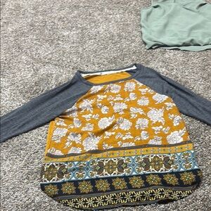 Rewind Floral Patterned Top with Gray Sleeves